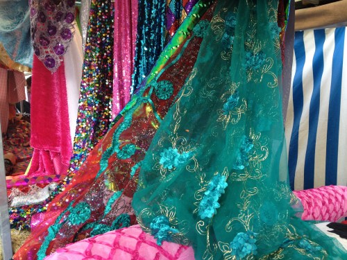 Op zoek naar een hotel voor een event loop ik over de markt, carnaval ligt om de hoek