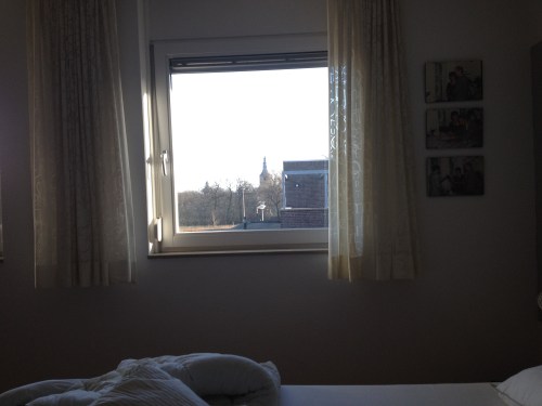 De bedden, een wekelijks ritueel. Gordijnen open, uitzicht waar ik nooit genoeg van krijgen kan