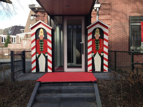 De prins is bekend, her en der verschijnen tekenen van het naderende carnaval.