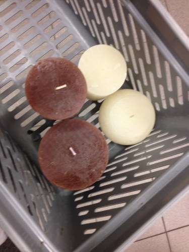 Kaarslicht maakt compleet. Zacht schijnsel laat glazen glinsteren