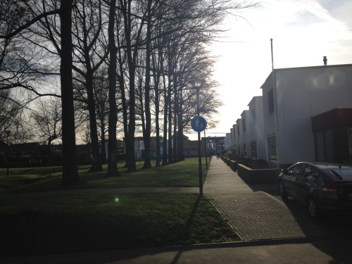 De plek waar ooit een klooster heeft gestaan, het oude kerkhof voor altijd bewaard in het hart van het wijkje