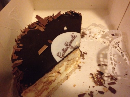 maandag restjesdag..de baas had nog gebak over.  Gateau ganache, een royale tractatie
