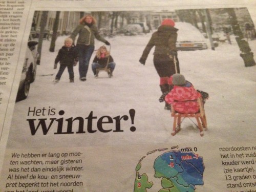 Volgens de krant staat de winter voor de deur. Ik zie alleen grote plassen water in de tuin.