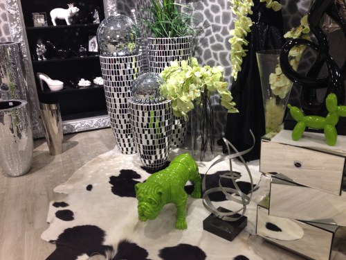 en bling bling op de grond...het is niet langer zwart-wit wat de klok slaat.