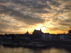 Drukte heeft de dag gestolen, ondergaande zon maakt het gemis meer dan goed.