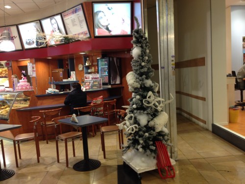 Voor het eerst op bezoek in het Corio. Blijven hopeloos achter lopen die Heerlenaren. Kerst is toch echt al een tijdje voorbij.