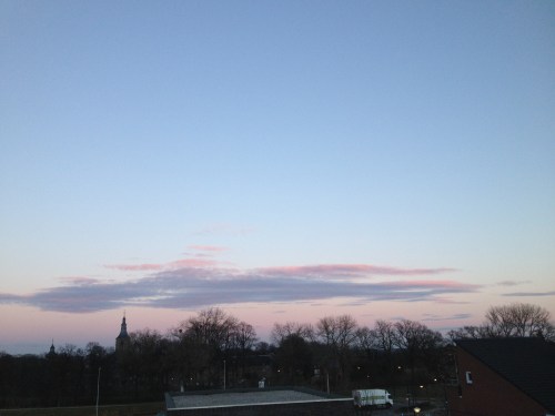 De dag afsluiten met een foto van de prachtige lucht tijdens de zonsondergang. Weer een dag met een gouden rand. 