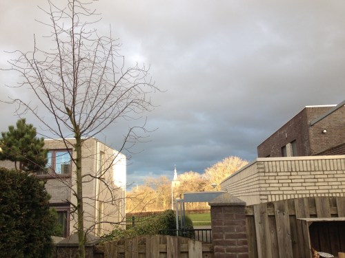 Weer een gat geslagen door de zon. Mijn favoriete toren wordt van boven verlicht.