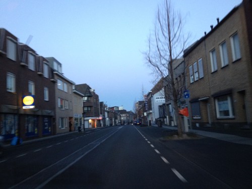 Ik kan nog steeds niet wennen aan de lege straten 's morgens vroeg. Het dorp lijkt verlaten