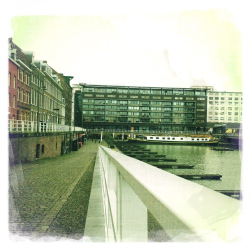 Rondje bassin, ik kan niet wachten tot hier stoelen en tafels weer buiten staan en het bruist van leven...winterstilte is saai