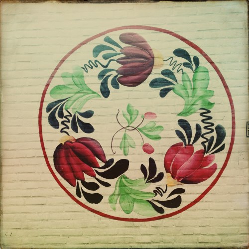 De fabriek lag ooit om de hoek, kleurrijk servies van Regout