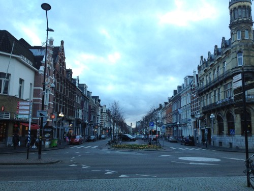 Op weg naar de bakker via de hoofduitgang. Maastricht ligt meteen aan je voeten.