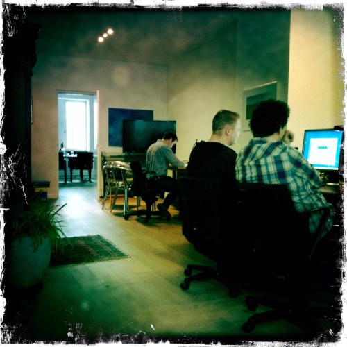 Tafels aan de kant, beeldscherm verplaatst. We zijn er klaar voor