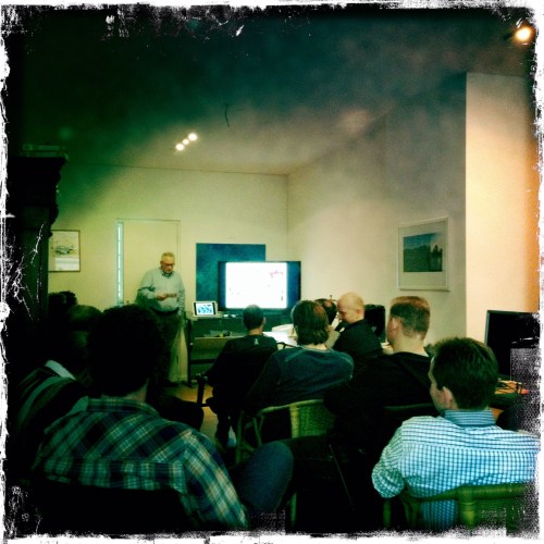 Verleden en toekomst, als je het snel zegt stelt het niets voor. 