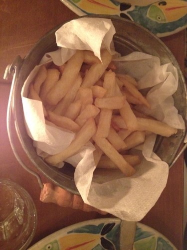 Friet in een emmer, je moet er maar op komen