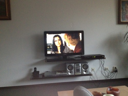 De rest van de middag voeten op tafel, laptop op schoot en de EastEnders afleveringen van deze week op tv