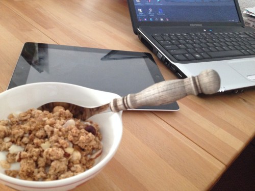 Toch weer meer van hetzelfde. Laptop en i-pad onder handbereik.