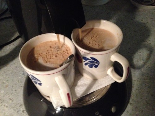 Koffie na het eten om wakker te worden...met een koekje.