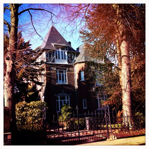 Je hoeft ze niet te zoeken, overal staan nog prachtige oude huizen. 