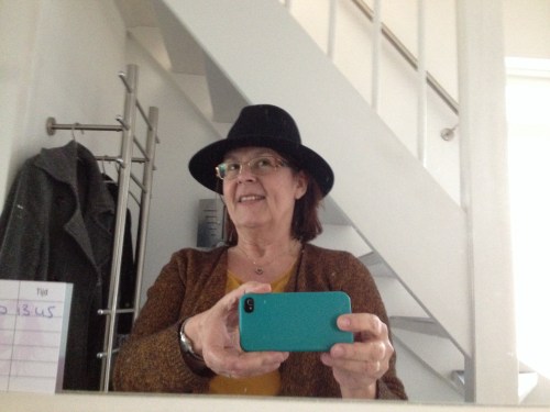 Selfie van mij aan dochter met maffia hoed..