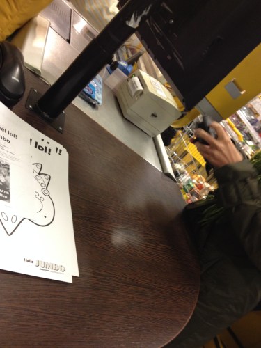 Collega Celine heeft koffiemelk nodig.