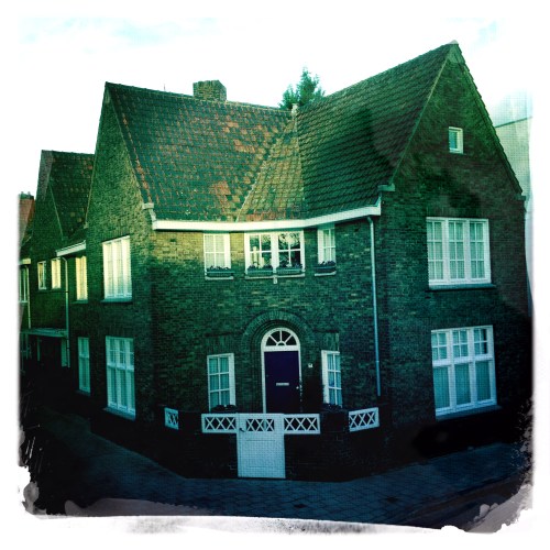 vanaf de eerste dag verliefd op dit huisje. Helaas in de verkeerde stad.