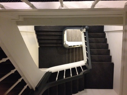 .. we dalen weer af naar de begane grond.