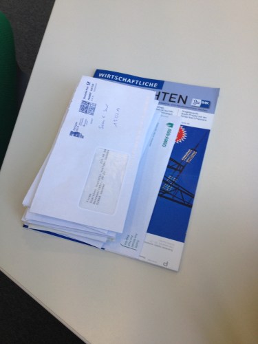 Een grote stapel post mag mee naar Maastricht