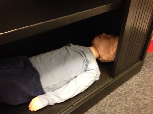 Anneke 4 ligt rustig te wachten op haar beurt. Pompen of verzuipen. 