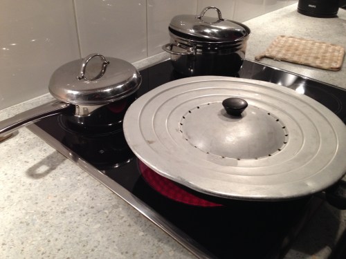 Op ieder potje....de inhoud blijft nog even verborgen. Morgen gooi ik me in de feestende menigte zonder bang te zijn mezelf te verliezen. 