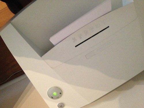 Vandaag doe ik veel met papier. Versnipperen bijvoorbeeld..