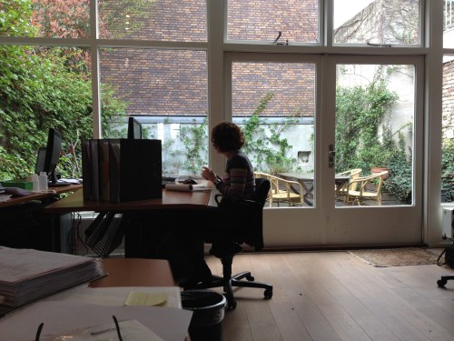 Het raam is ook iets verder weg. Hoi Celine!