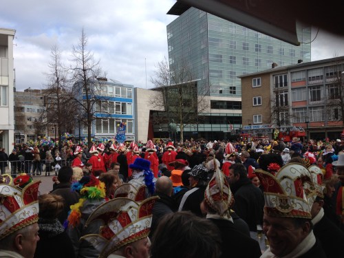 dan wacht de markt en het bier...alaaf! 