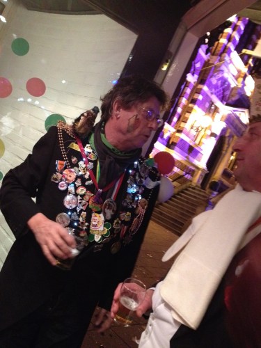 en daar hebben we de Burgemeester weer