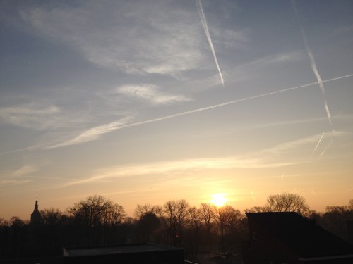 Met een zonopkomst zoals deze voel ik me al bijna in Italië. Machtig mooi.