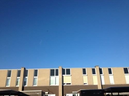 Stralend blauw alom...de belofte van een mooie dag hangt in de lucht.