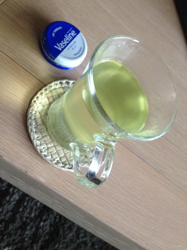 Thuis aan de hotcoldrex en de paracetamol. Ik zal ze krijgen die bacillen. Tot morgen!