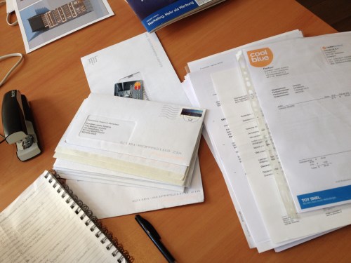 Een stapel post moet weggewerkt worden...mein lieber himmel.