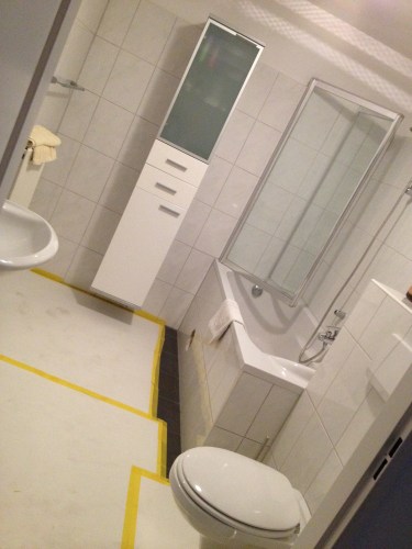 en in de badkamer is ook vanalles verdwenen. Maandag gaat eindelijk dat onhandige bad er uit...yay! Maar eerst genieten van het weekend! Tot morgen!