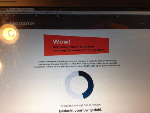 Ondanks dat ik al vanaf 9 uur klaar zit, verder dan dit scherm kom ik niet. Niet op mijn laptop, niet op de i-pad en via de telefoon is er ook geen doorkomen aan. Helaas......The Stones op PinkPop zonder mij.
