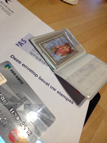 Alles ligt klaar voor het grote moment. Mijn beschermengel, creditcard en gegevens die ik nodig zou kunnen hebben. 