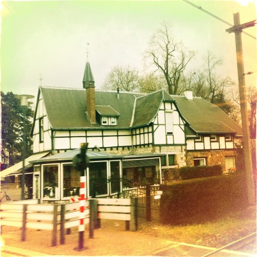 Voor het eerst sinds lange tijd zit ik weer eens aan de andere kant van de trein.