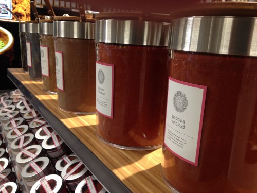 Kruiden. Zelf je een zakje vullen of kant en klaar in potjes. Voor iedere keuken de juiste hoeveelheid. 