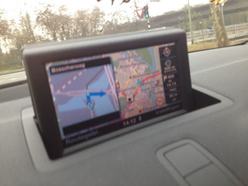 Hoe kom ik hier nou weer uit? tomtom wijst de weg.