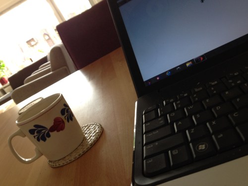 Thee en internet terwijl we wachten op Bob de bouwer