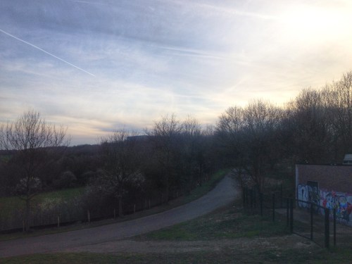 Op weg naar Maastricht zie ik de zon ondergaan