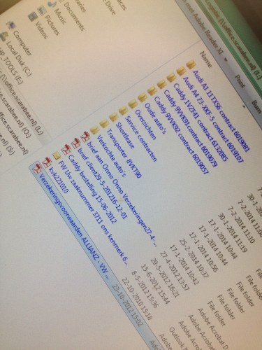 Een auto met schade en een moet weg voor onderhoud...regeeln, bellen, afspraken maken, vervenagend vervoer regelen...