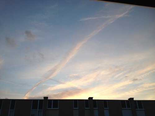 En daar gaat de zon, als afscheid geeft ze de lucht nog even kleur