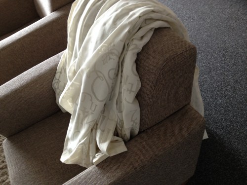 De gordijnen gaan de wasmachine is, het startschot voor de grote schoonmaak. Geen tijd voor foto's, alleen maar  vegen, boenen, soppen en stofhappen.