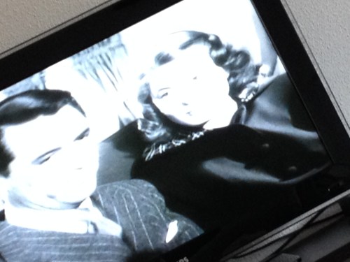 Aan het einde van de middag is de klus geklaard en val ik met mijn alweer voluit lopende neus in een oude Hitchkock film